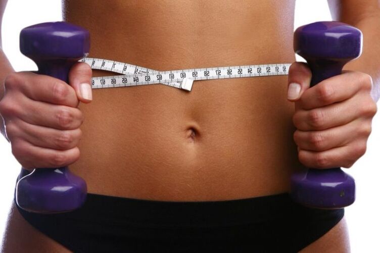 Fitneso hanteliai „Fit Girl“ rankose